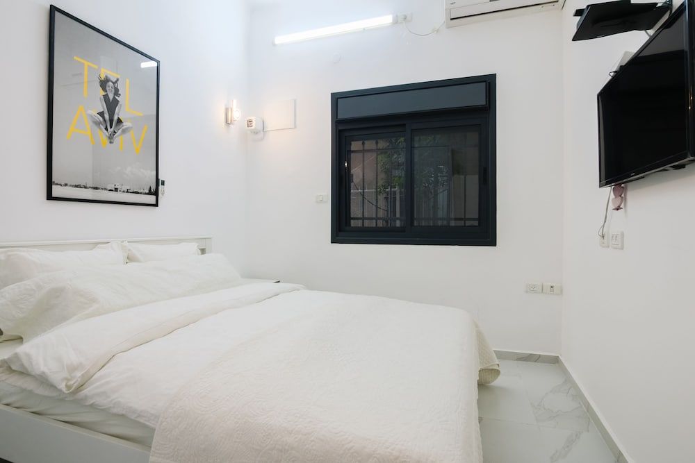 undefined 1 BR with Patio in City Center by FeelHome