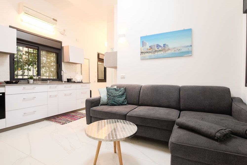 undefined 1 BR with Patio in City Center by FeelHome 10