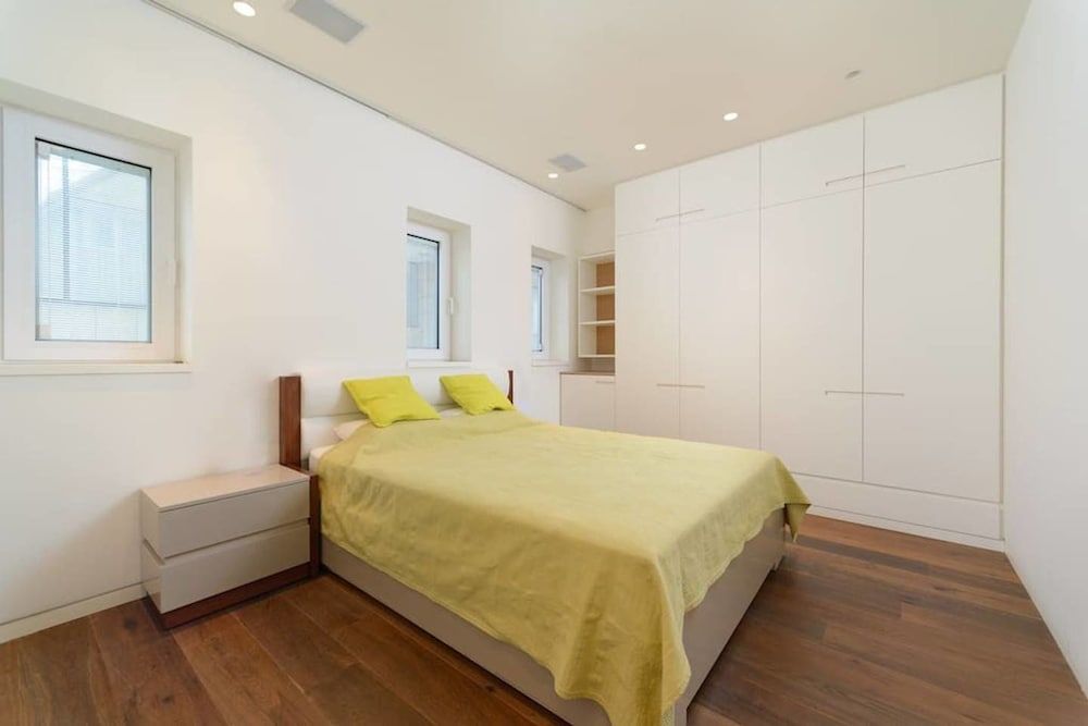 undefined Luxury 2BR on the water by HolyGuest