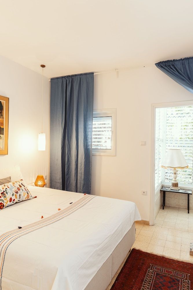 undefined Byron 7 Mike 7