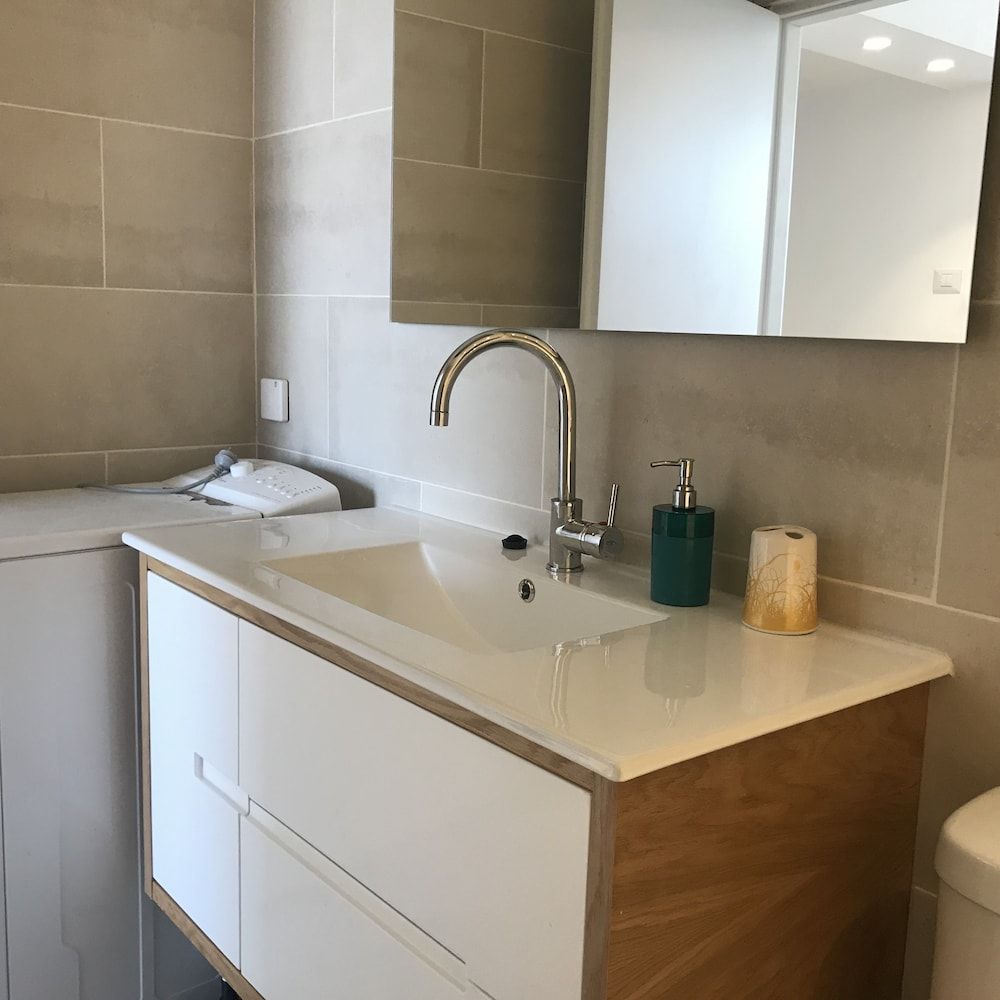 undefined 2 Bedroom Apartment with Hot Tub Facing Bograshov Beach 7
