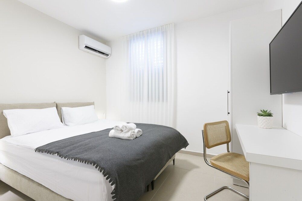 AirTLV Deluxe Jaffa Apartments Grand Duplex, Patio 9