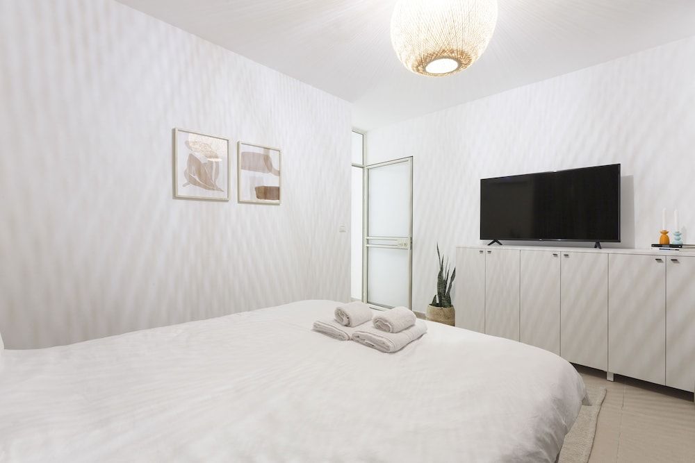 AirTLV Deluxe Jaffa Apartments Grand Duplex, Patio 8