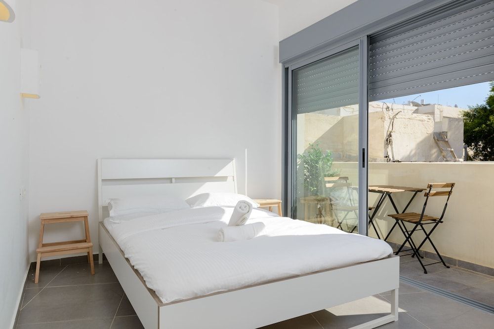 undefined Spacious Modern Apt 1 Step To Beach