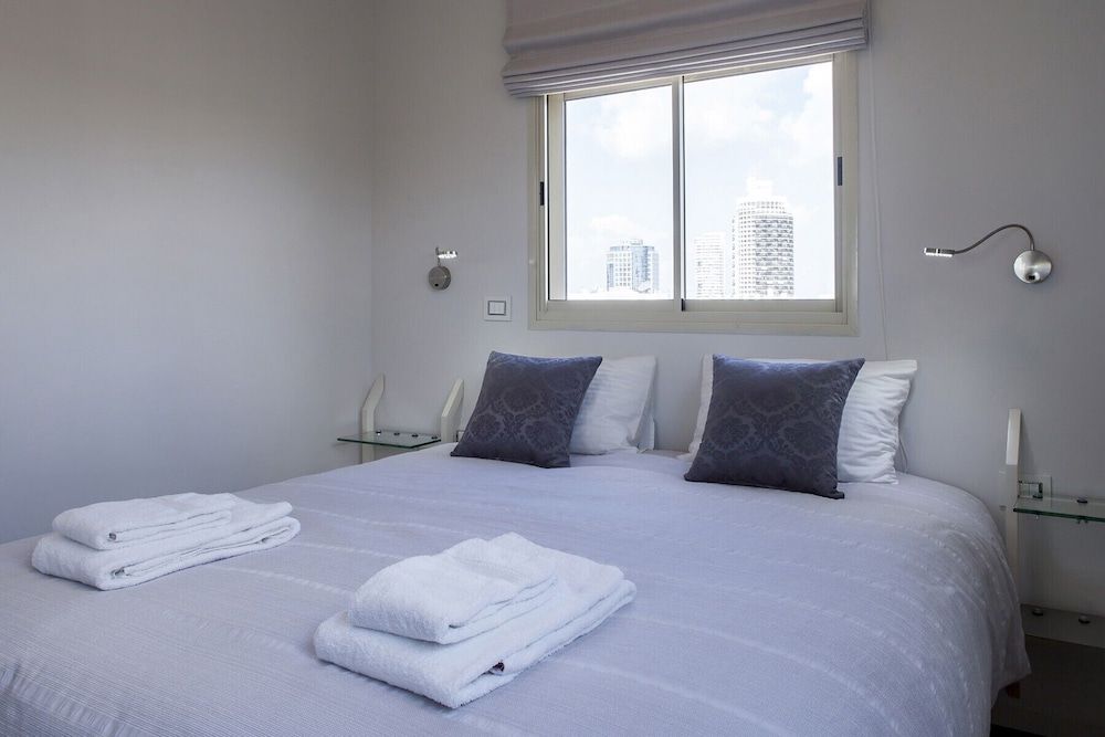 Duplex Penthouse by Rothschild Pkg TL54 Apartment (2 Bedrooms) 4