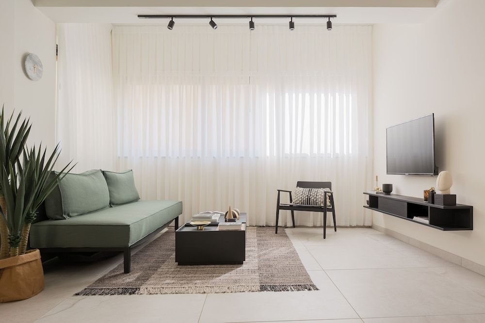 Mr. Louis - By TLV2GO Apartment, 2 Bedrooms, Balcony 7