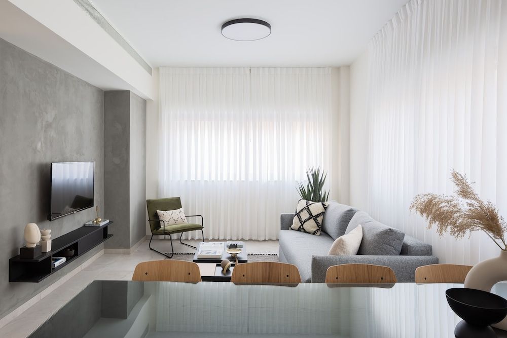 undefined Mr. Louis - By TLV2GO