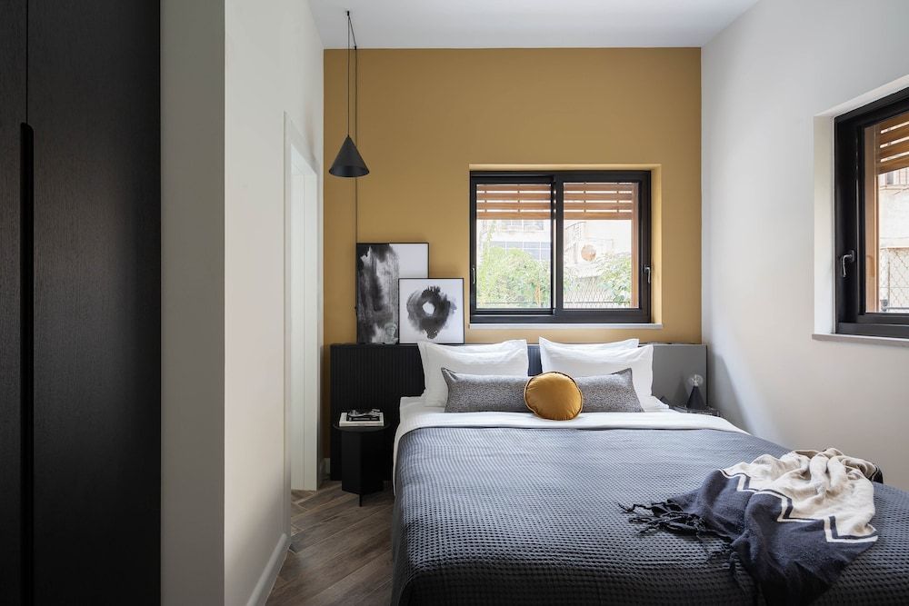 undefined Mr. Louis - By TLV2GO 3