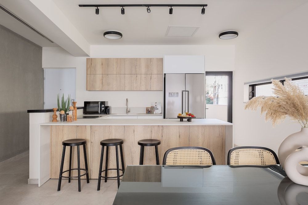 undefined Mr. Louis - By TLV2GO 2