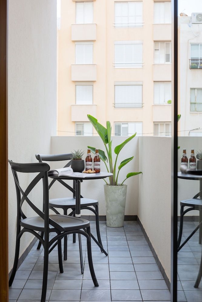 Mr. Louis - By TLV2GO Apartment, 2 Bedrooms, Balcony 9