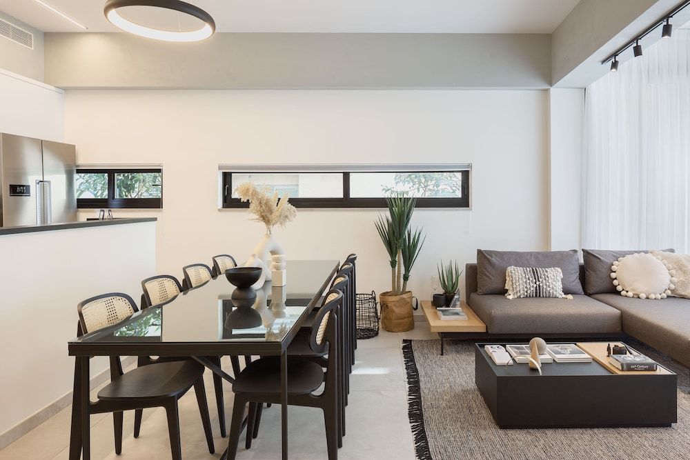 undefined Mr. Louis - By TLV2GO 4