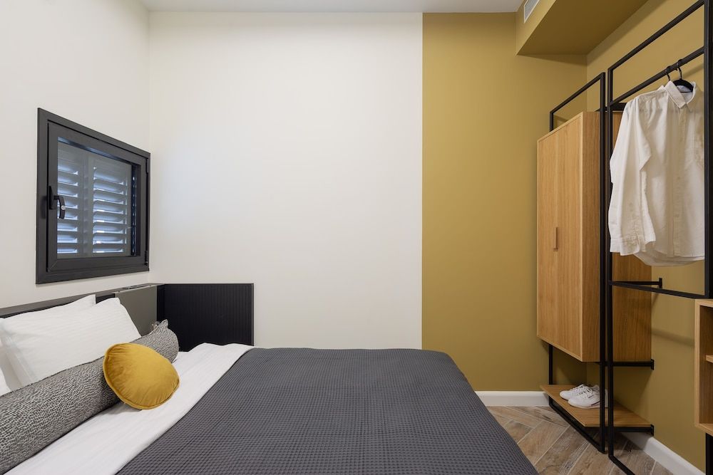 undefined Mr. Louis - By TLV2GO 9