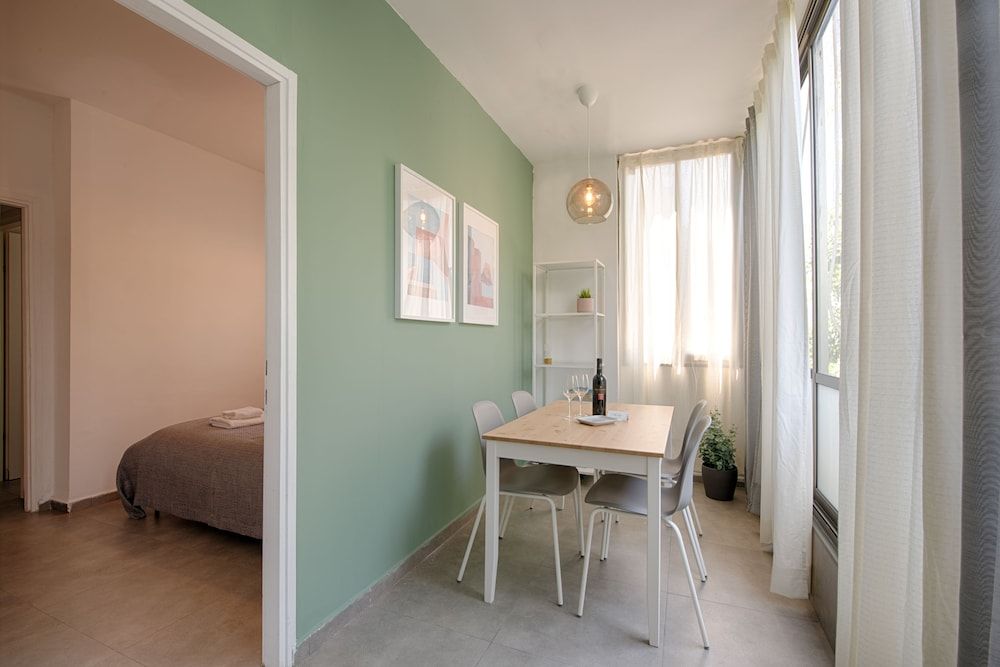 undefined AirTLV Comfortable 3 BDRM in Old North 10