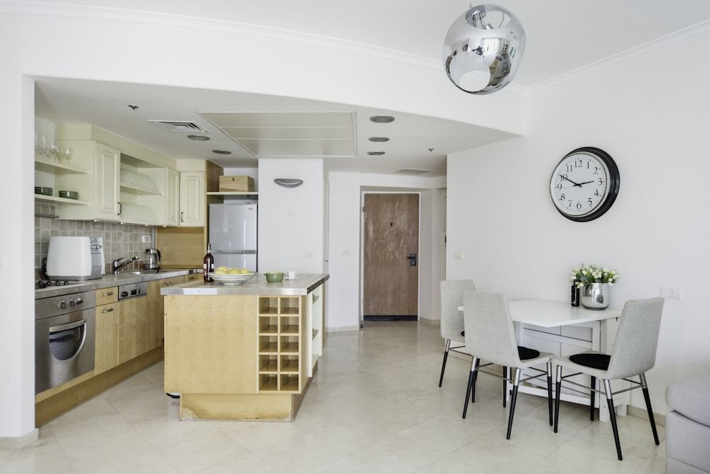 Luxurious 90sqm 2BR Beach Front Apartment, 2 Bedrooms, Beachfront 8