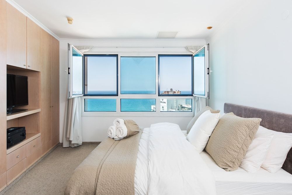 undefined Luxurious Apt W Panoramic Sea View - 75m 6