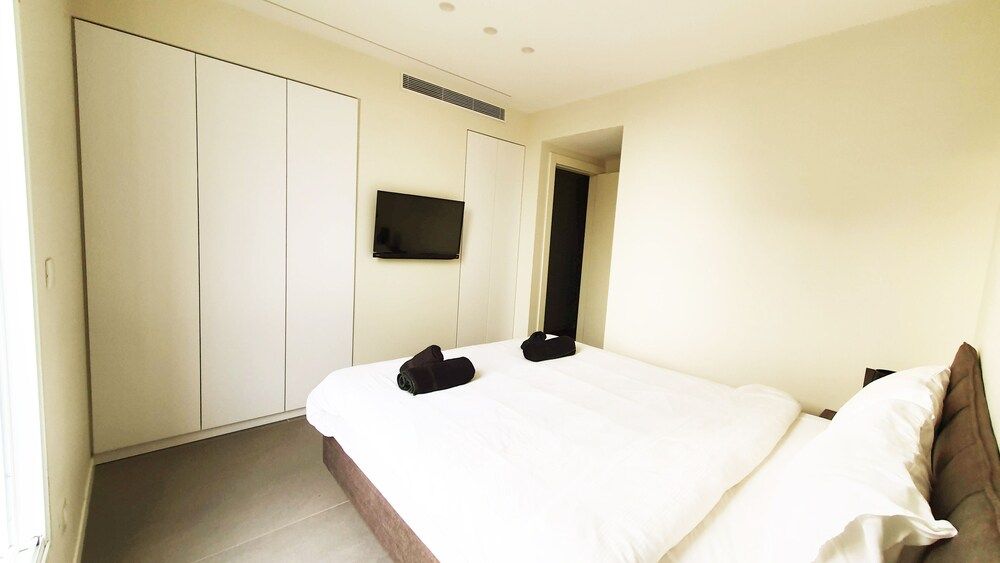 undefined New 3 Bedroom Huge Roof Top 3 min Beach TL57 6