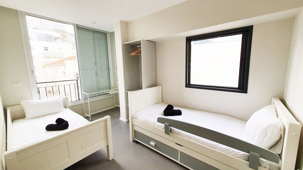 undefined New 3 Bedroom Huge Roof Top 3 min Beach TL57 4