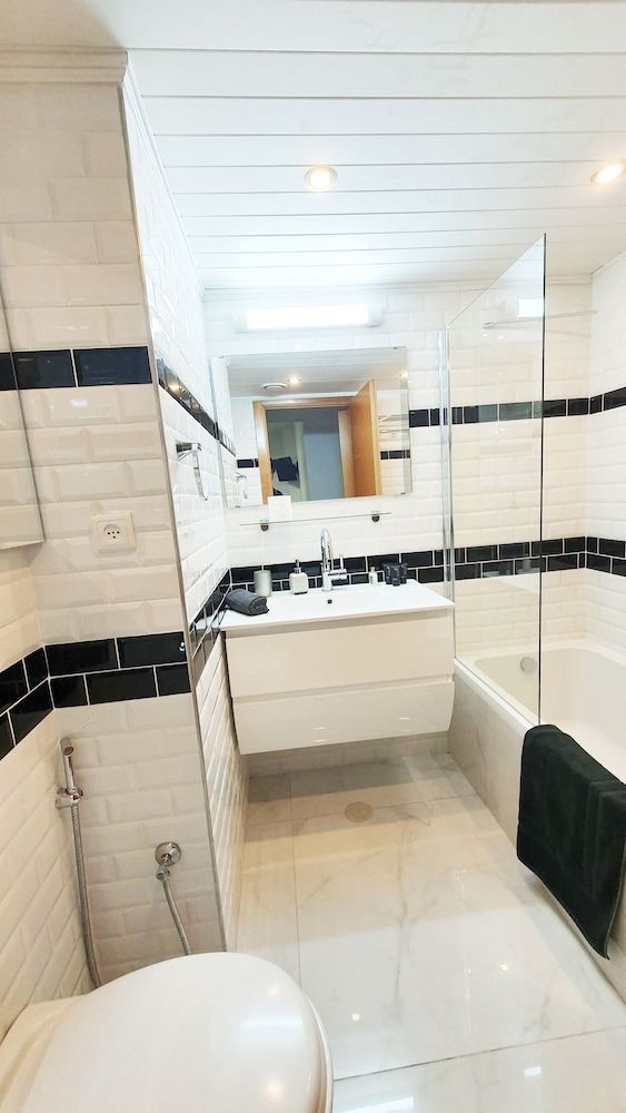 Deep Soaking Bathtub