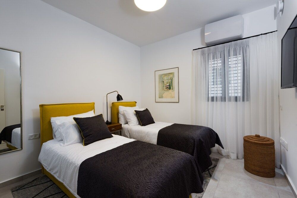 Contemporary & Texture-Rich Hideaway Classic Apartment, 2 Bedrooms 7