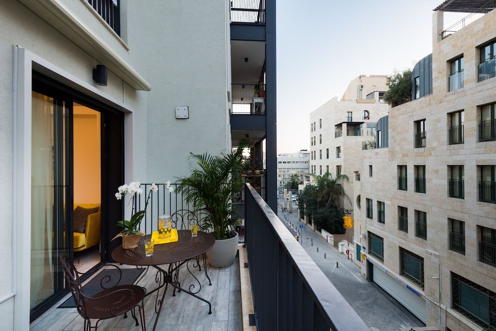 Contemporary & Texture-Rich Hideaway Classic Apartment, 2 Bedrooms 31