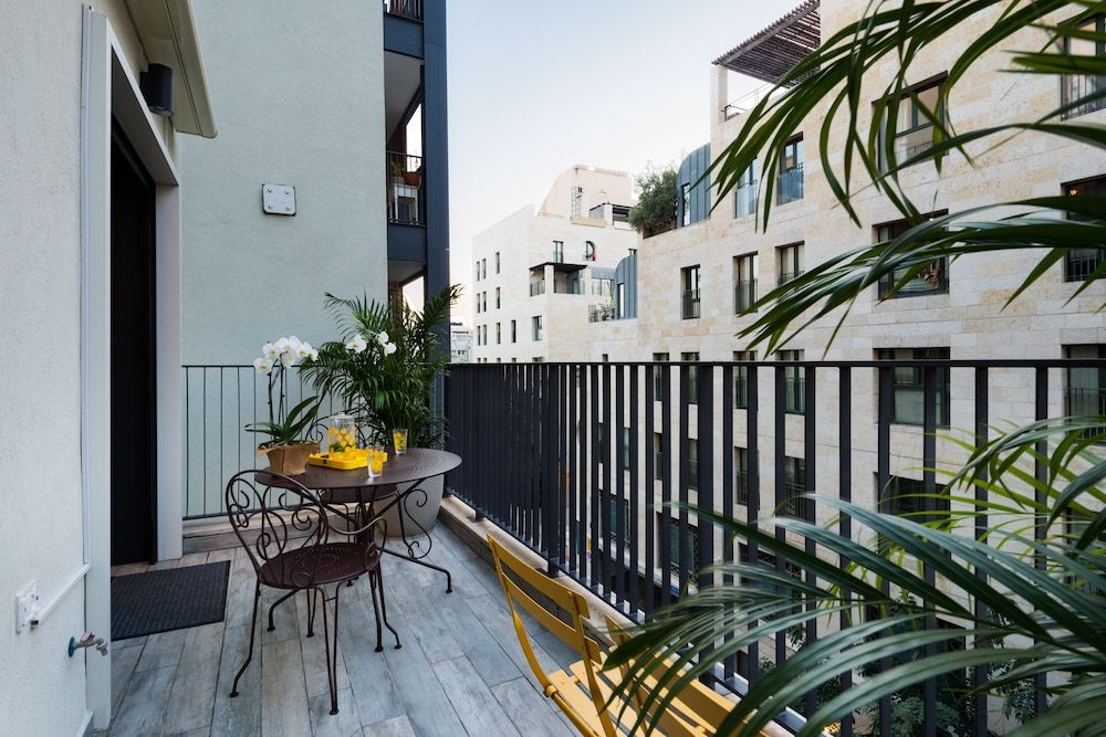 Contemporary & Texture-Rich Hideaway Classic Apartment, 2 Bedrooms 21