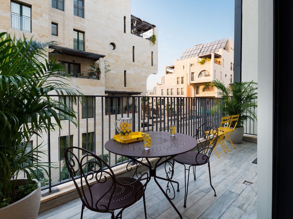 Contemporary & Texture-Rich Hideaway Classic Apartment, 2 Bedrooms 22