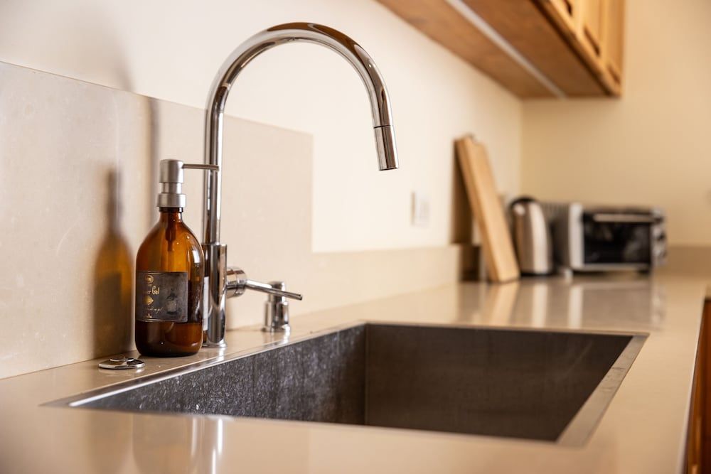 Modern & Stylish 3BR Apt With Balcony Deluxe Apartment, 3 Bedrooms 8