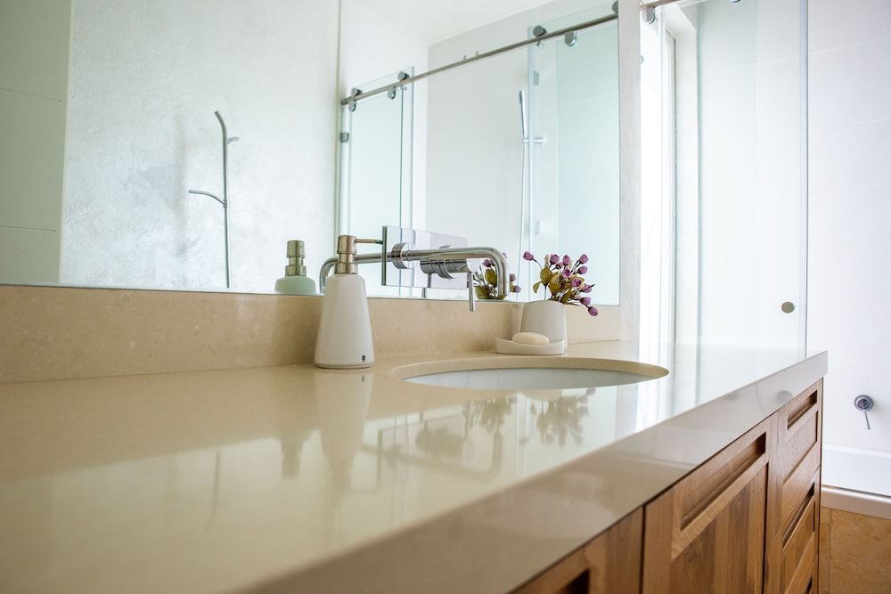 Modern & Stylish 3BR Apt With Balcony Deluxe Apartment, 3 Bedrooms 11