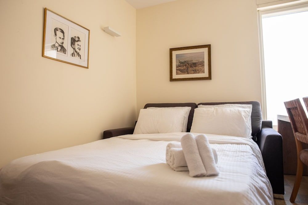 undefined Modern & Stylish 3BR Apt With Balcony 10