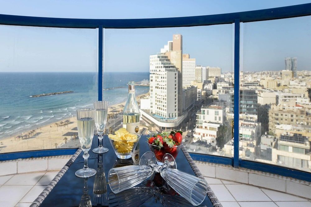 Beautiful w Balcony & Panoramic Sea View Apartment, Non Smoking, Pool Access 14