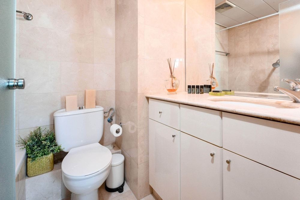 Beautiful w Balcony & Panoramic Sea View Apartment, Non Smoking, Pool Access 13