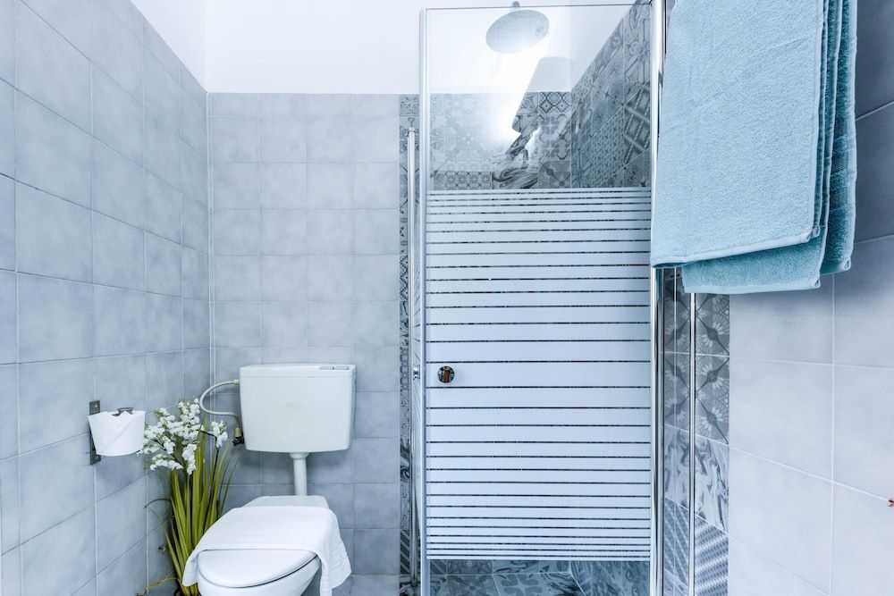 Apt with Balcony In the Heart of TLV Apartment 15