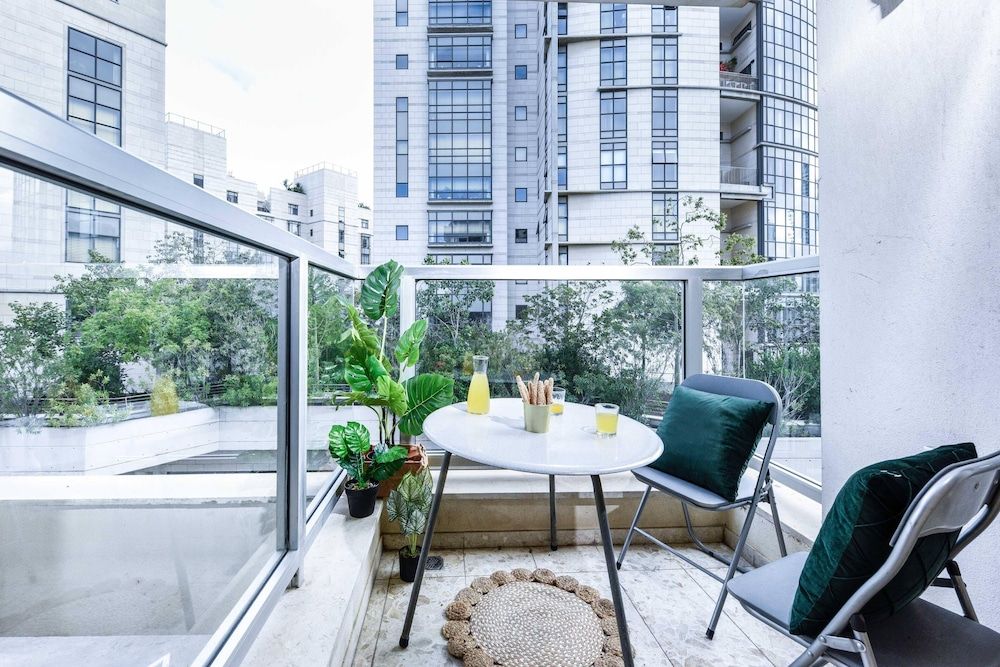 Apt with Balcony In the Heart of TLV Apartment 11