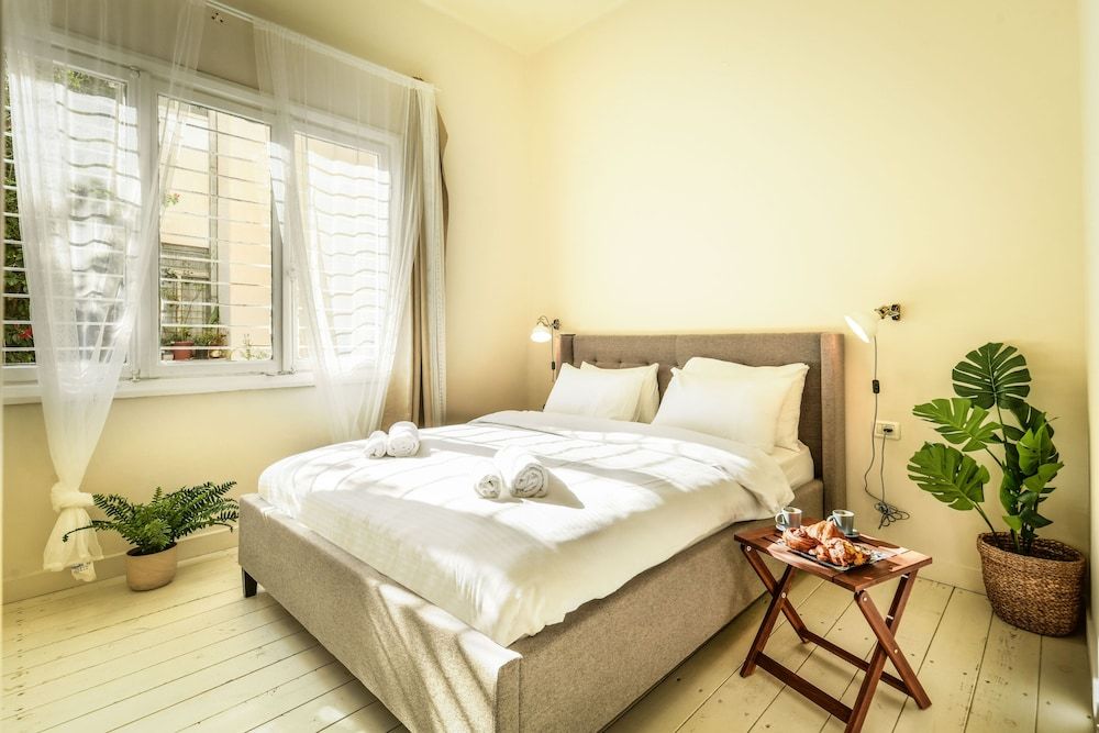 undefined Serene Retreat with Lush Garden by Sea N Rent 2