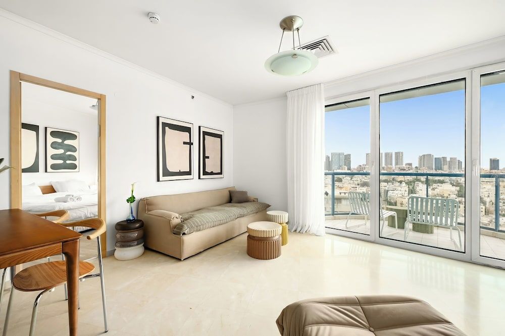 Beachfront with Balcony and Pool Access Apartment 28