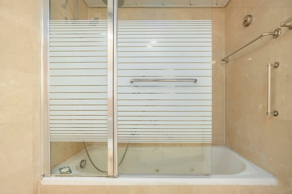 Beachfront with Balcony and Pool Access Apartment 20