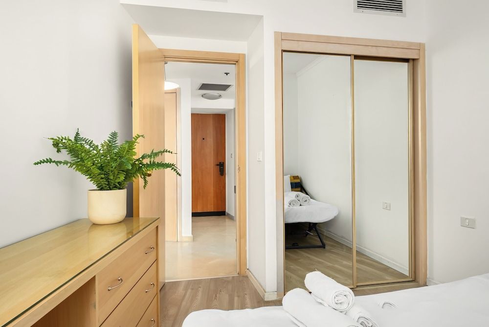 Beachfront with Balcony and Pool Access Apartment 17