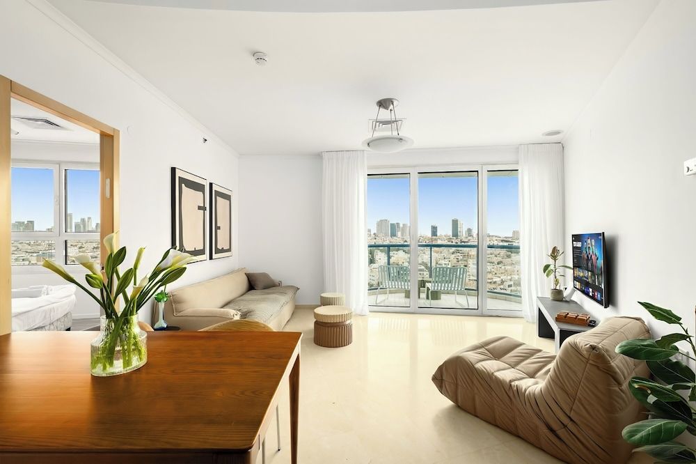 Beachfront with Balcony and Pool Access Apartment 29