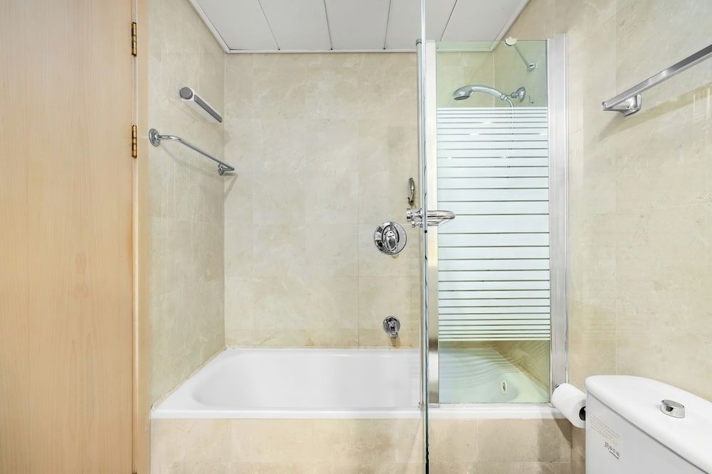 Beachfront with Balcony and Pool Access Apartment 21