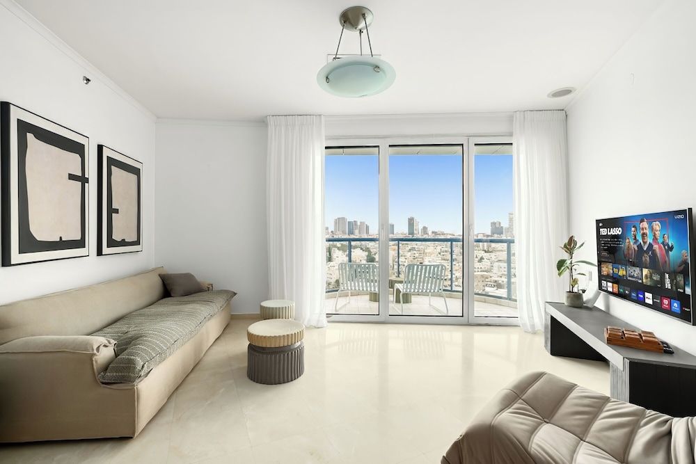 Beachfront with Balcony and Pool Access Apartment 25