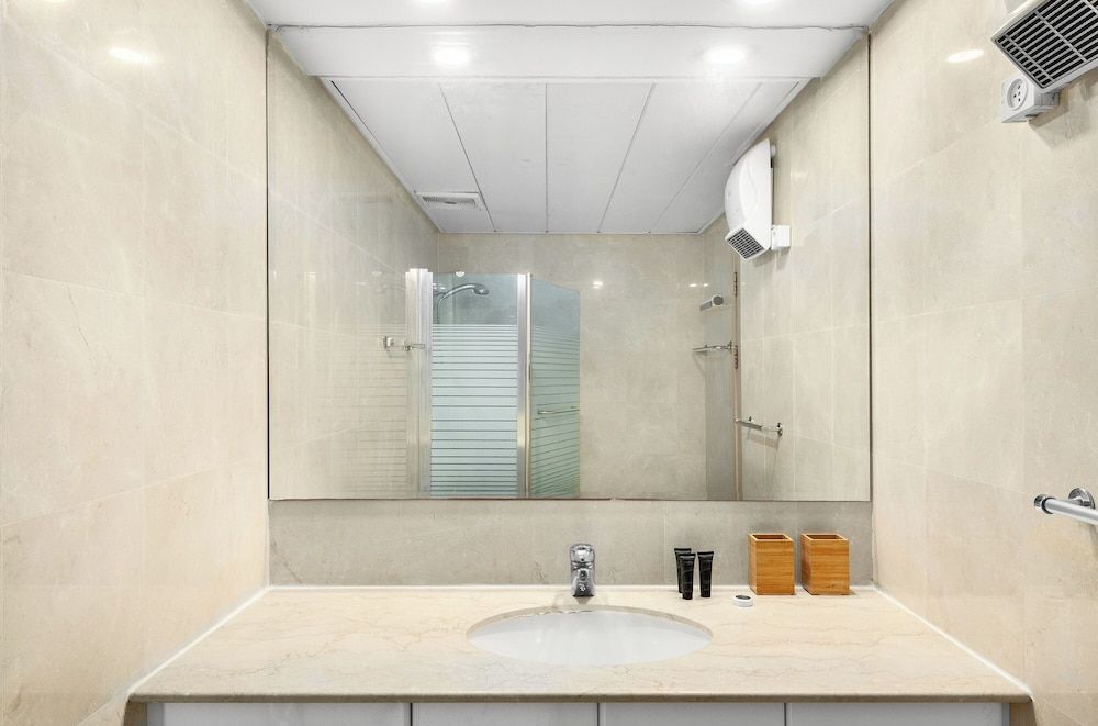 Beachfront with Balcony and Pool Access Apartment 19