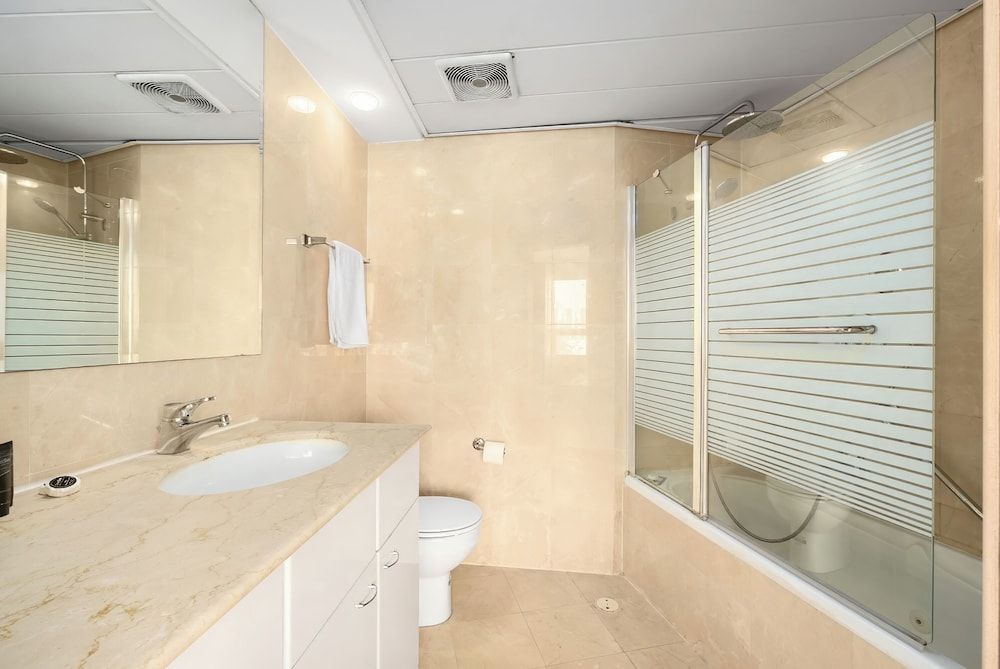 Beachfront with Balcony and Pool Access Apartment 22