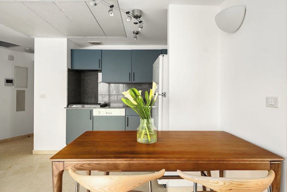 Beachfront with Balcony and Pool Access Apartment 24