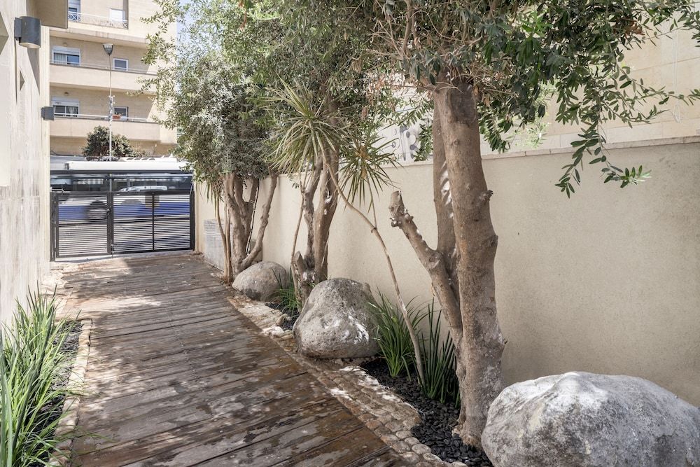 undefined Mr. Montana - By TLV2GO 6