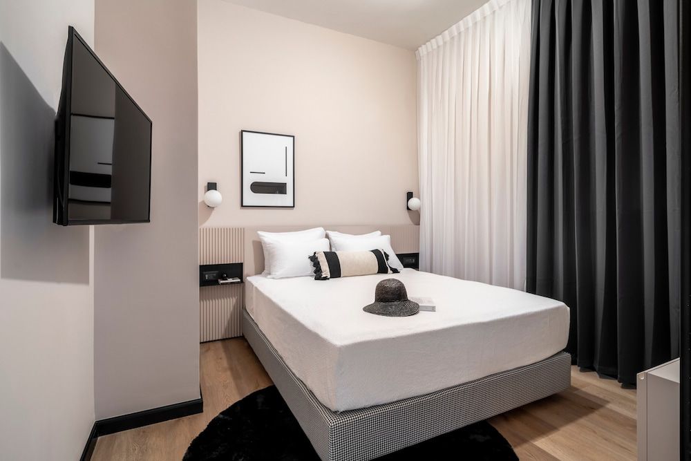 undefined Mr. Montana - By TLV2GO