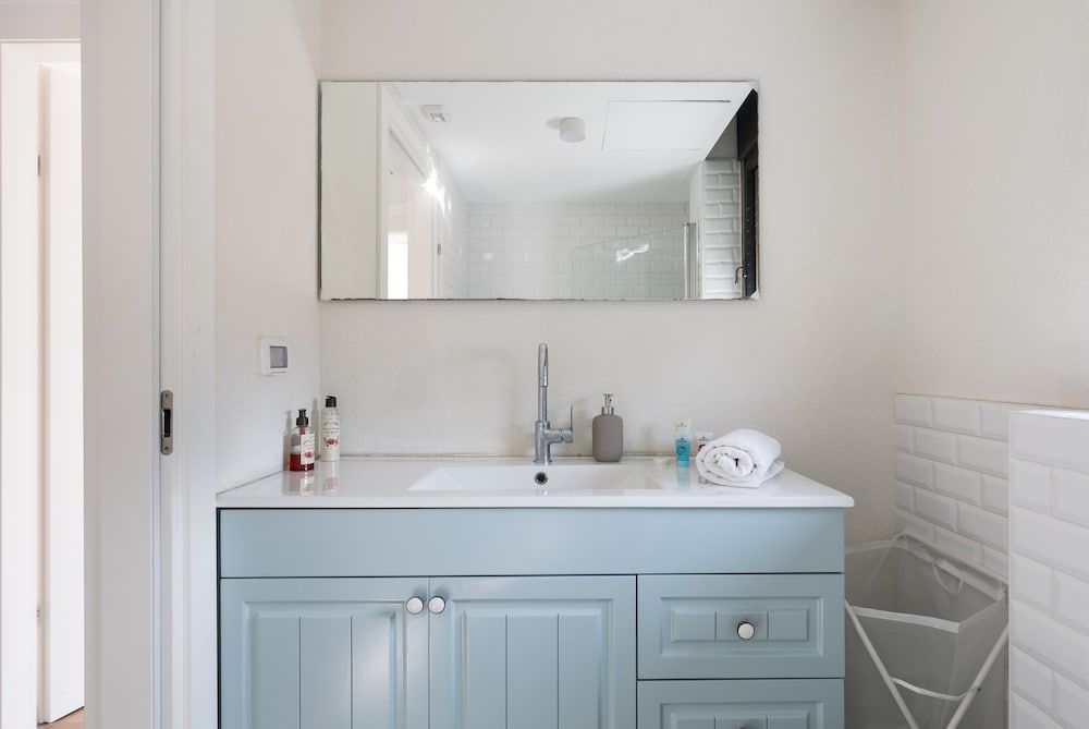 Chic and Sunny in the Heart of Tel Aviv Apartment 9