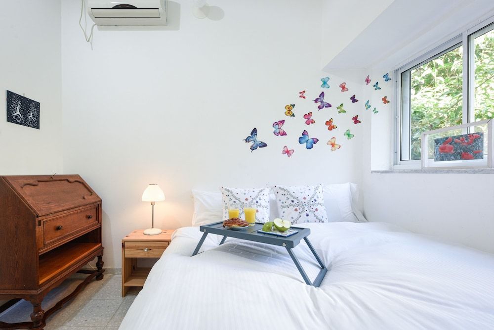 undefined Tranquil Garden Retreat by Sea N Rent 3