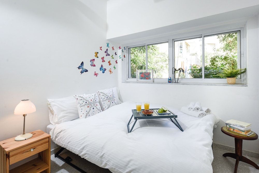 undefined Tranquil Garden Retreat by Sea N Rent 7