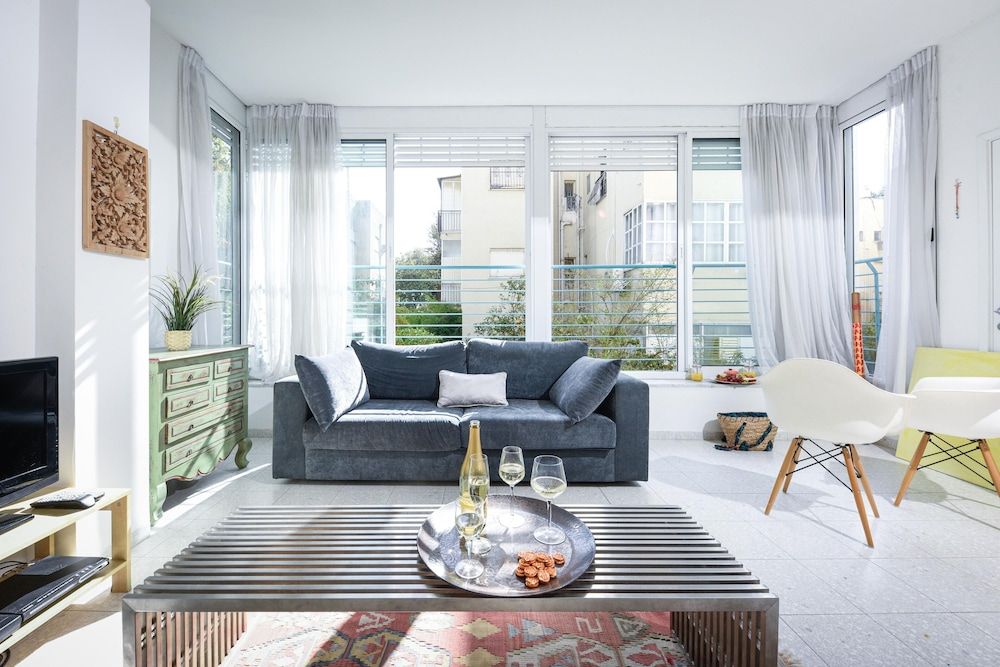 undefined Tranquil Garden Retreat by Sea N Rent 10