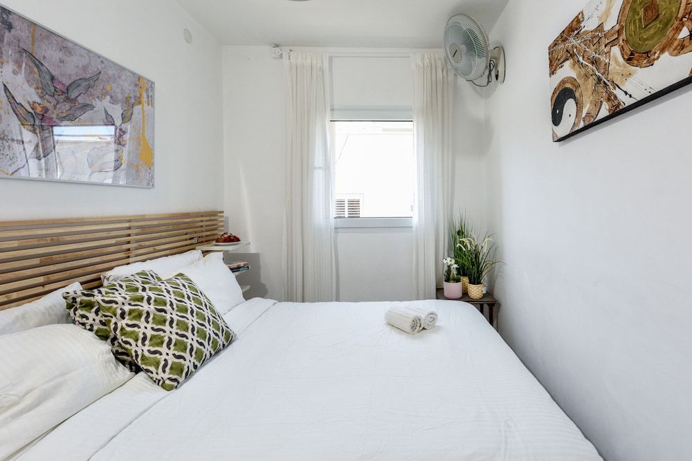 undefined Modern Loft Retreat with Rooftop by Sea N Rent 5